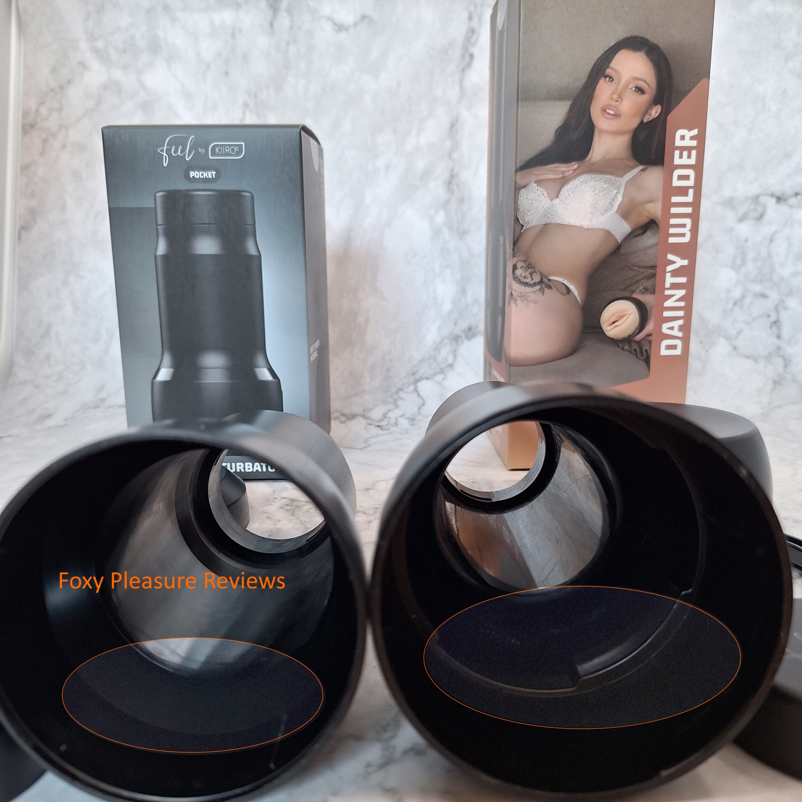 Picture showing that the interior of the case is different between the FeelPocket and more traditionnal FeelStroker