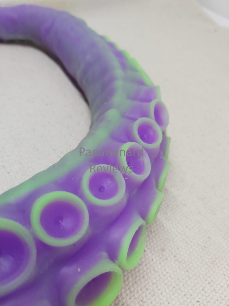 Showing the succion cups of the Alla